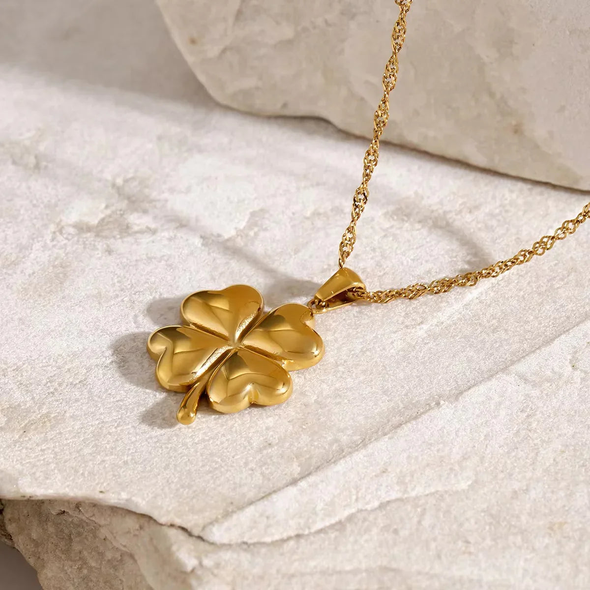 Trèfle Lucky Clover Gold Necklace