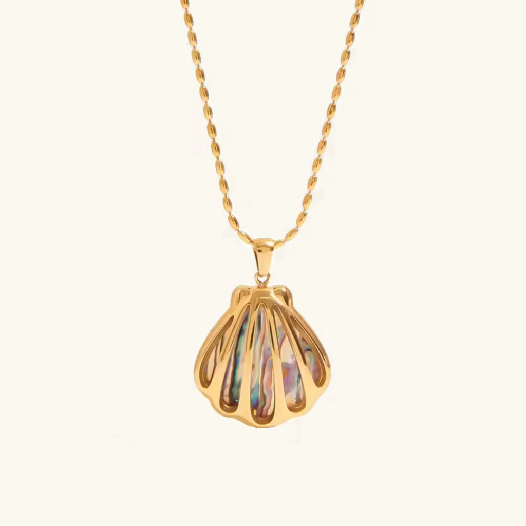 Marée Gold Seashell Pendant Necklace