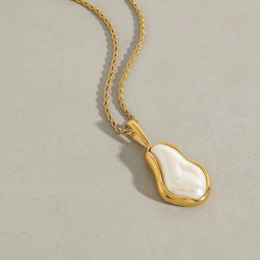 Perline Freshwater Pearl Necklace