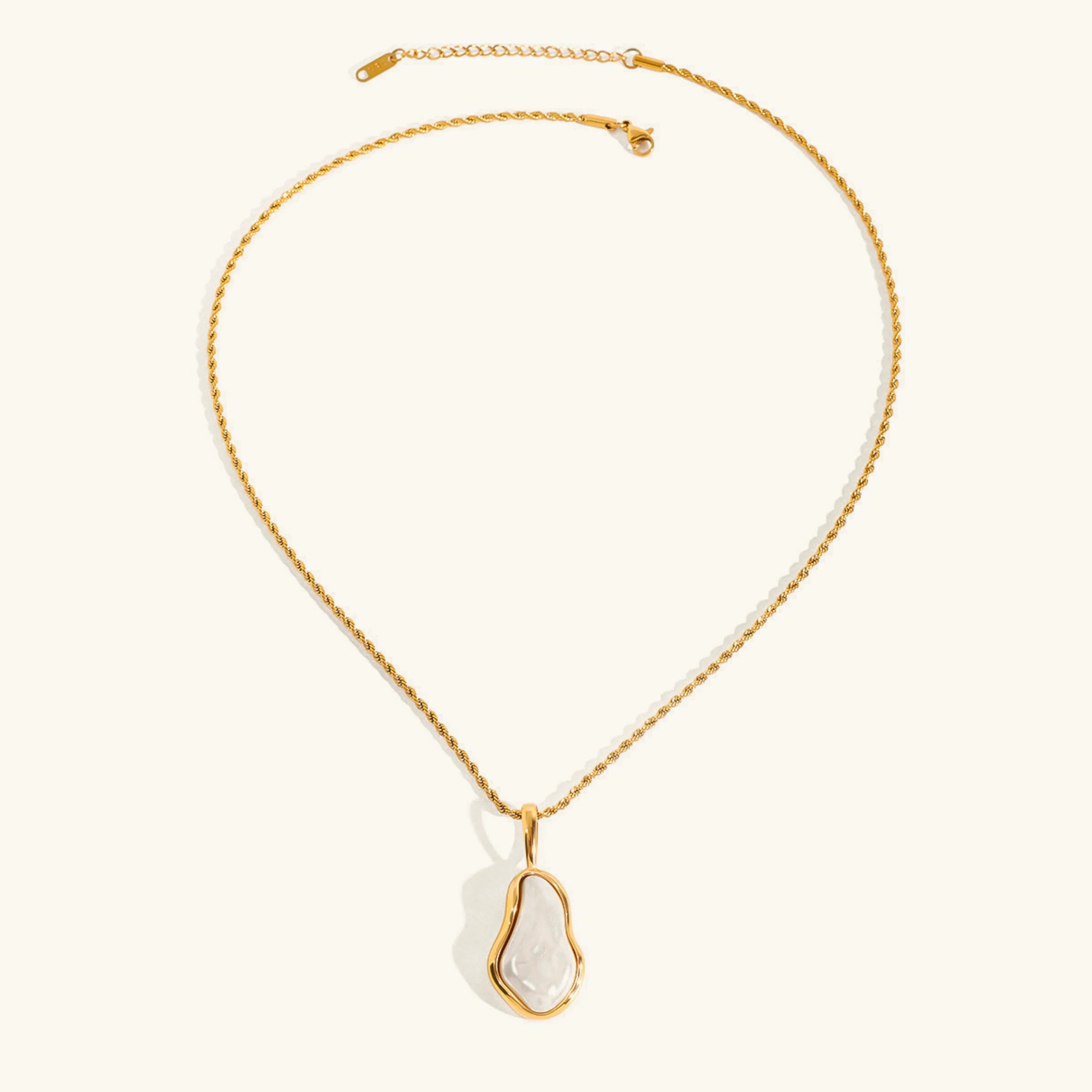 Perline Freshwater Pearl Necklace